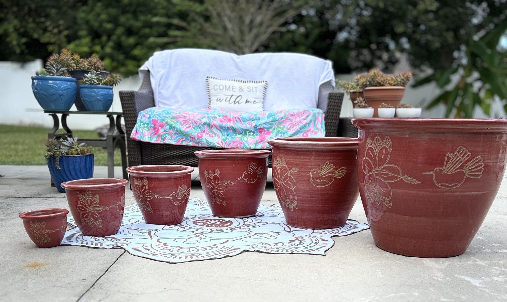 Hummingbird and Hibiscus Carving Garden Planter - Brushed Bright Red